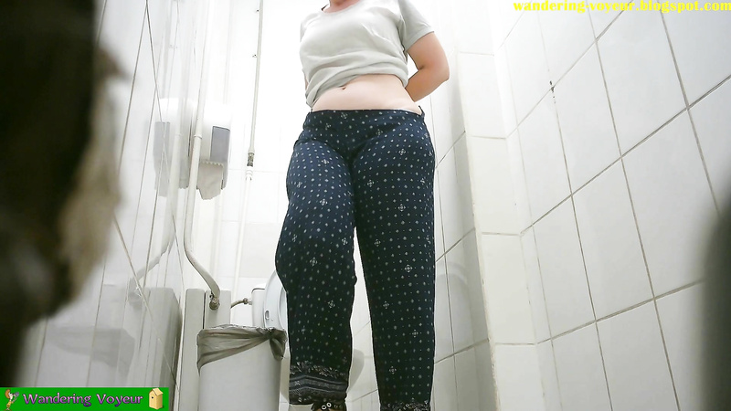 RUSSIAN PUBLIC TOILET HIDDEN SPY CAM-VIDEO 21